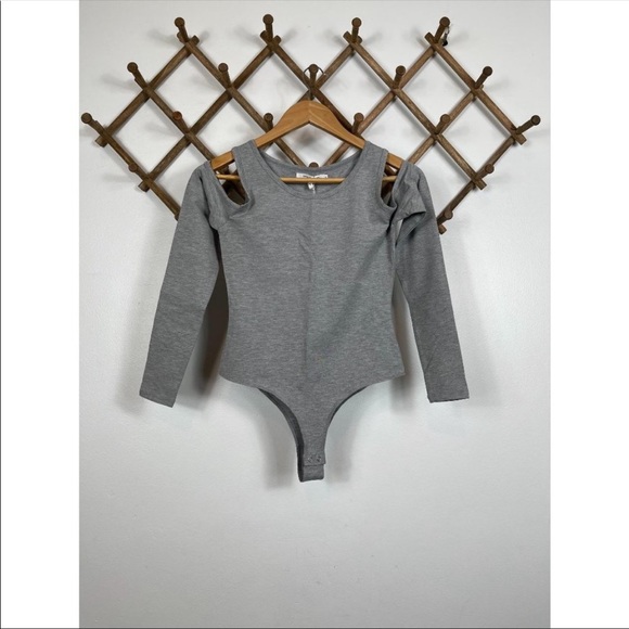 ✨Cold Shoulder Bodysuit✨ - Picture 1 of 5